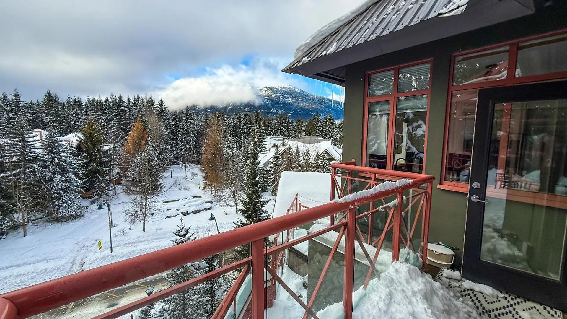 Alpenglow Lodge By Elevate Vacations Whistler 0*,  Canadá